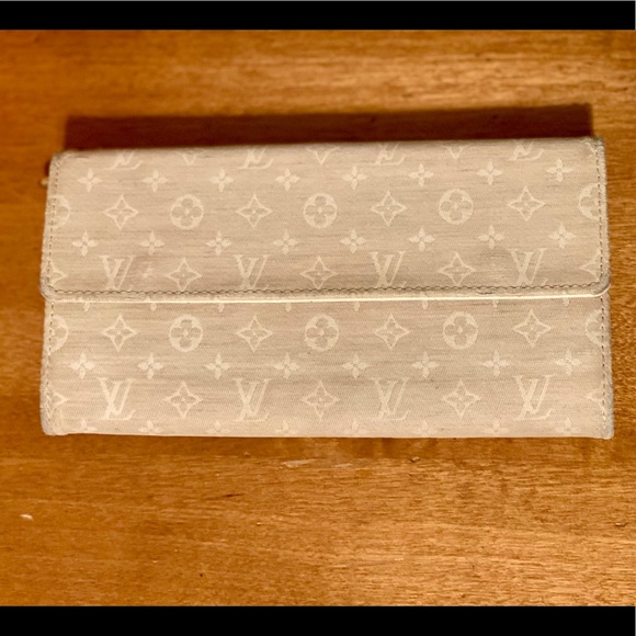 Louis Vuitton Handbags - Louis Vuitton Sarah Mini Lin wallet